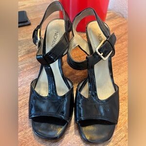 Black heels with woven heel